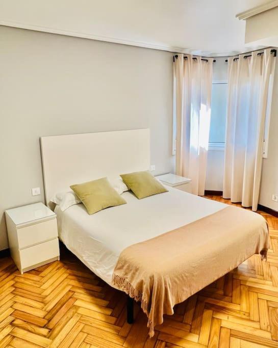 Apartamento En El Centro De Vigo 2 Habitaciones Eksteriør bilde